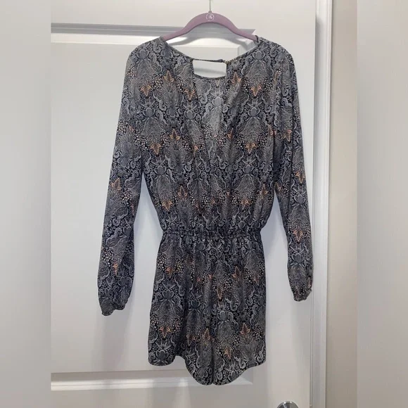 Chic Paisley Long Sleeve Romper - Picture 6 of 8